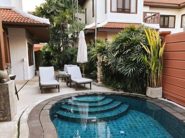 Fully furnished five star house for rent in the heart of Thonglor.